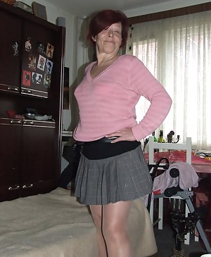 MILF Skirt Porn Pictures